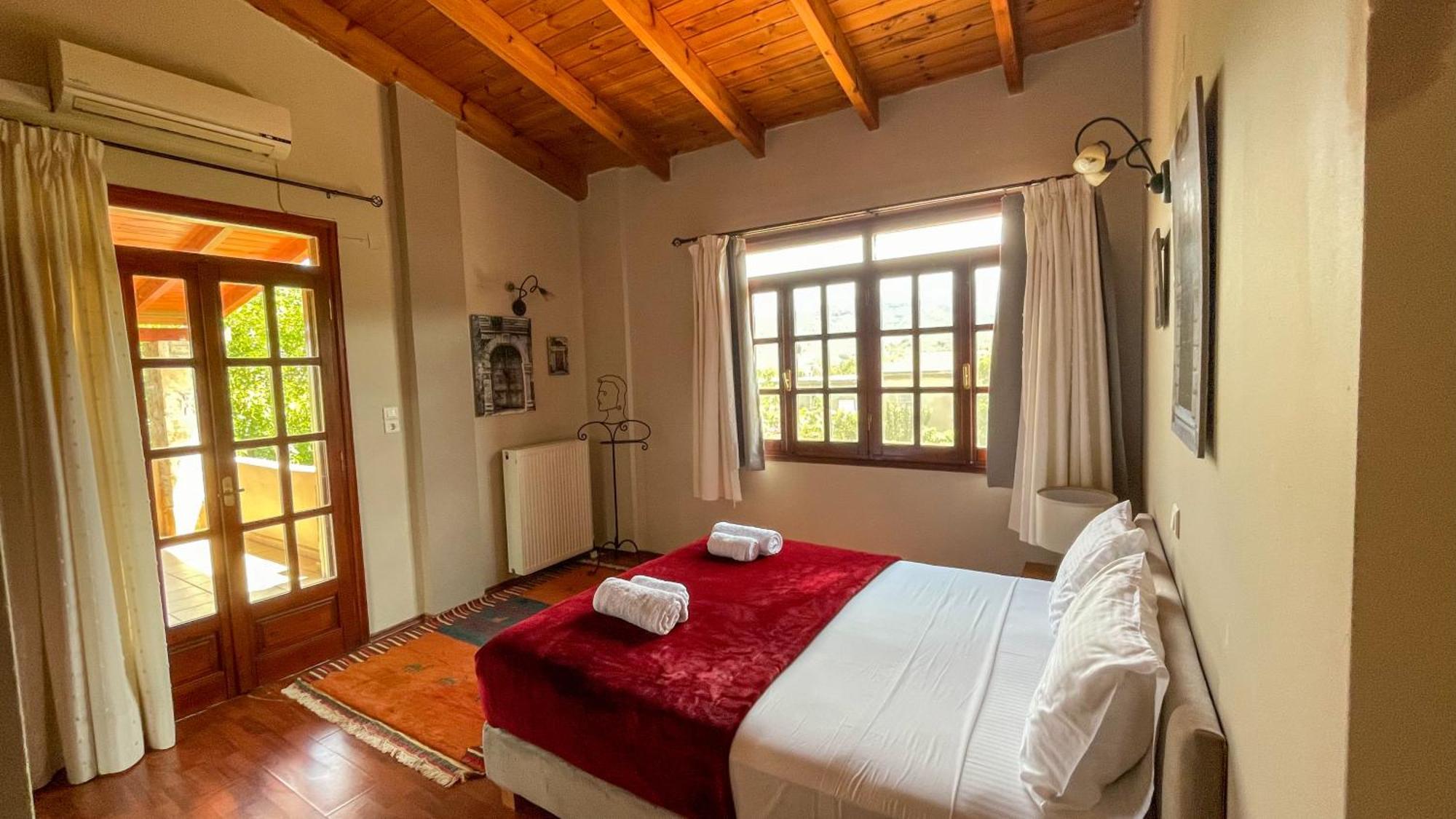 Skine With Private Pool And Garden Hanya